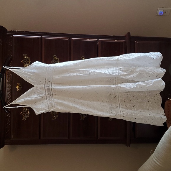 Source Unknown Dresses & Skirts - EUC white eyelet subdress